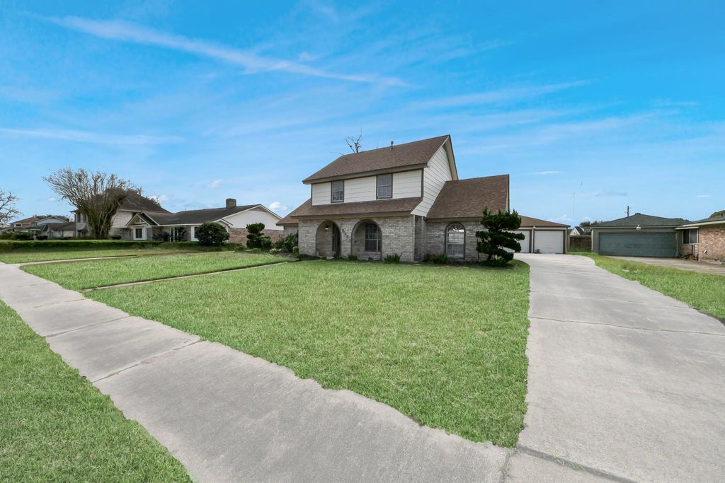Photo of 15423 Ridingwood Drive, Houston, TX 77489 (MLS # 42399554)