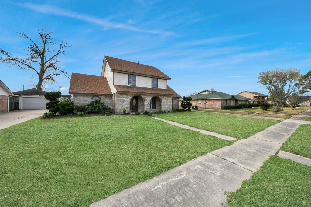 Photo of 15423 Ridingwood Drive, Houston, TX 77489 (MLS # 42399554)