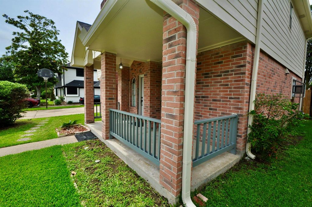 Photo of 6822 La Puente Drive, Houston, TX 77083 (MLS # 94963132)