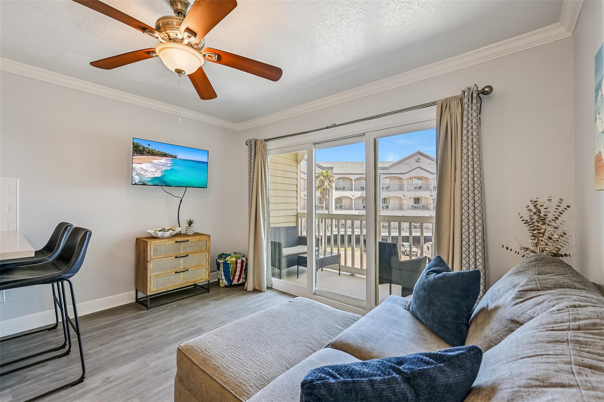 6300 Seawall Boulevard 3225