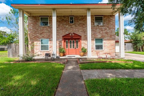 Photo of 242 Saint Finans Way, Houston, TX 77015 (MLS # 34803480)