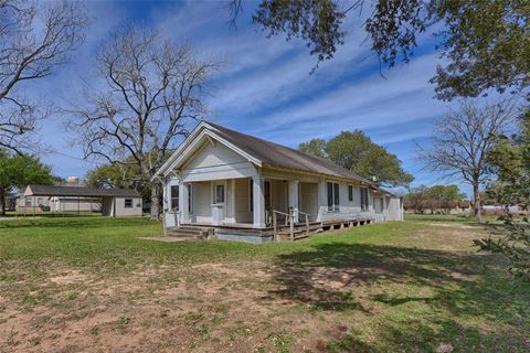Homes For Sale - 820 W Fairwinds Street<br/> Lavaca County, Hallettsville, TX 77964