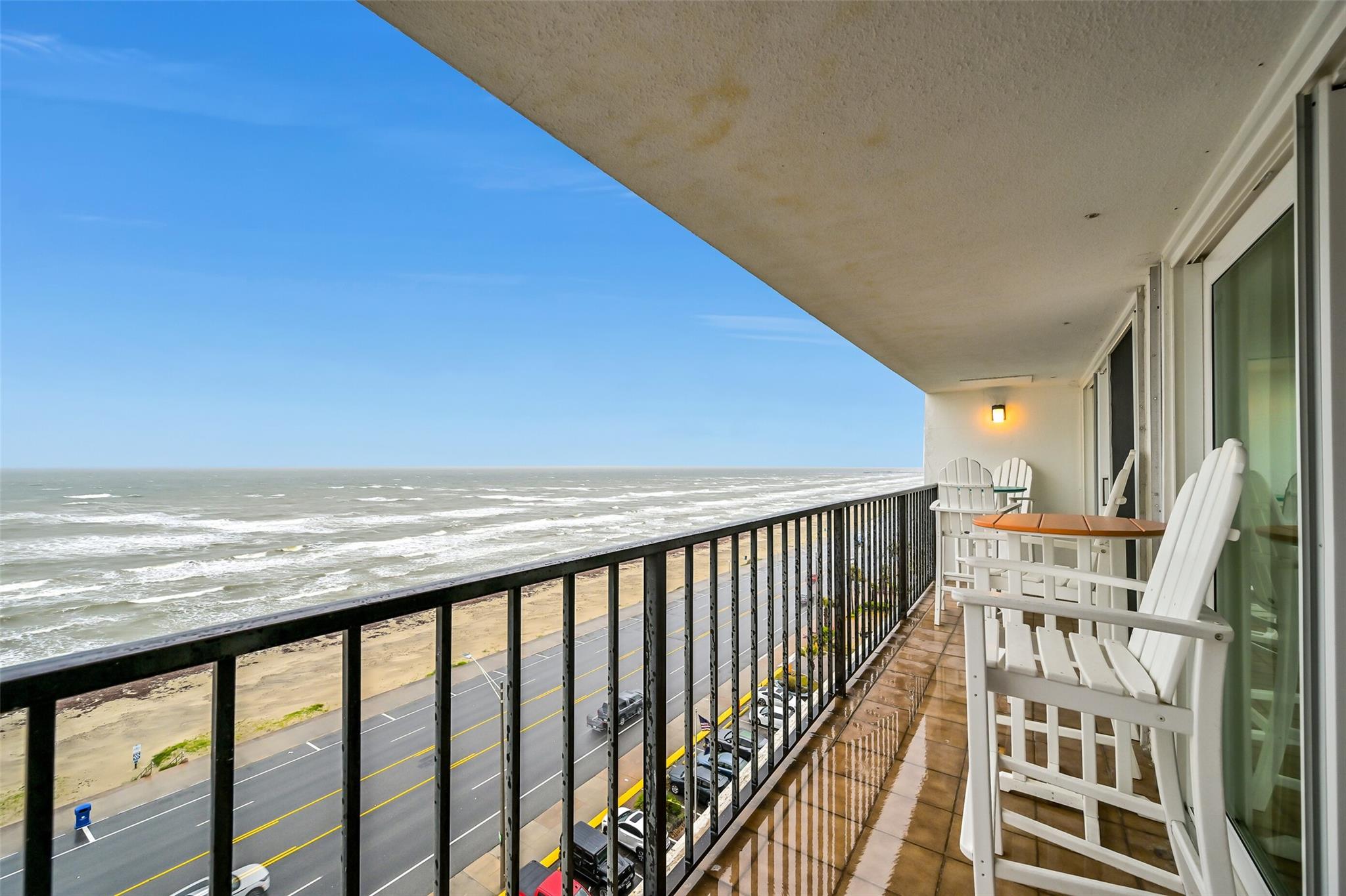 7310 Seawall Boulevard 902/903