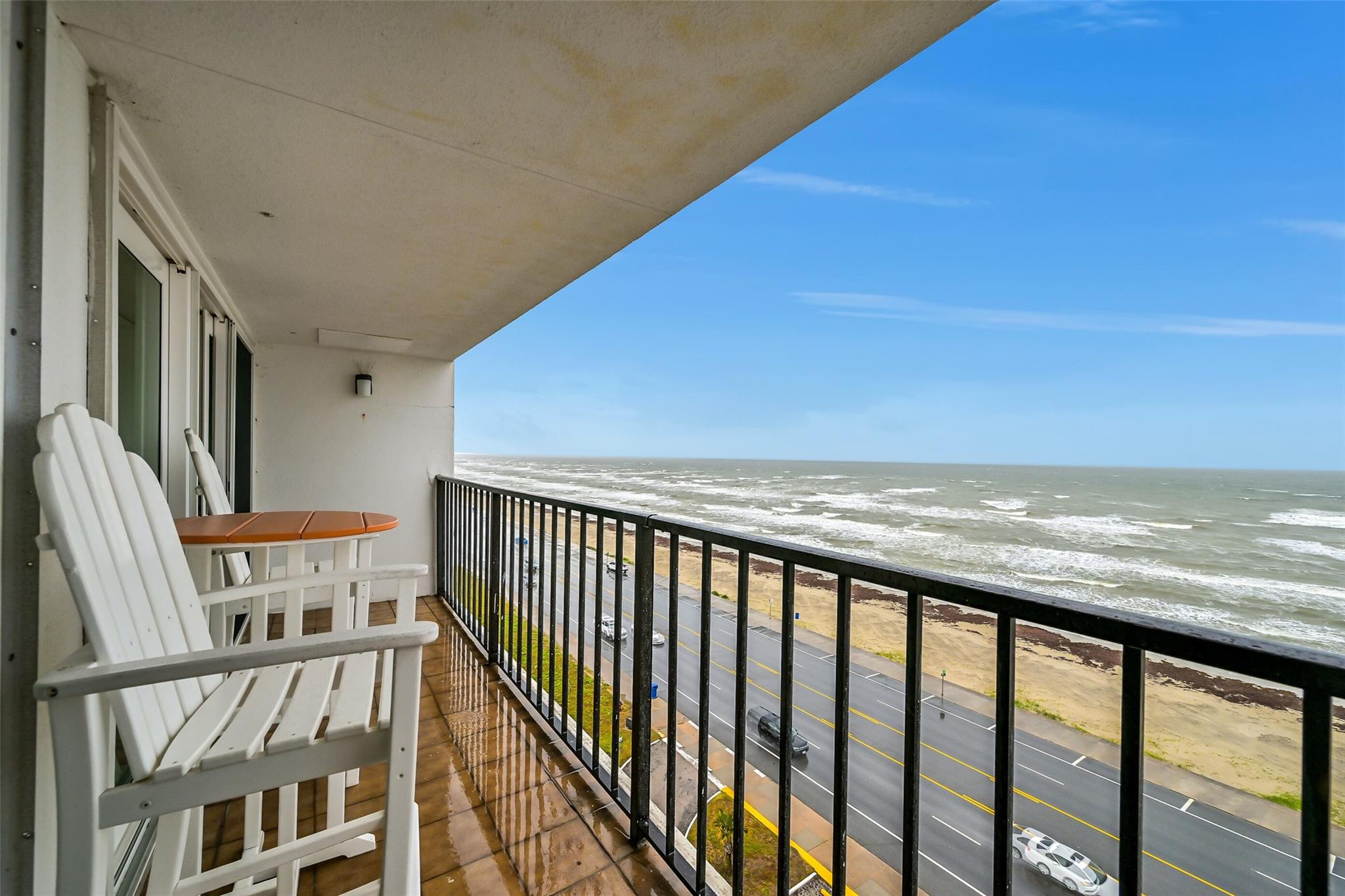 7310 Seawall Boulevard 902/903