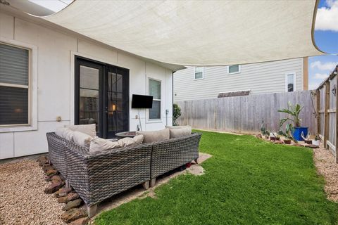 Photo of 2703 Arabelle Grove, Houston, TX 77007 (MLS # 88382361)