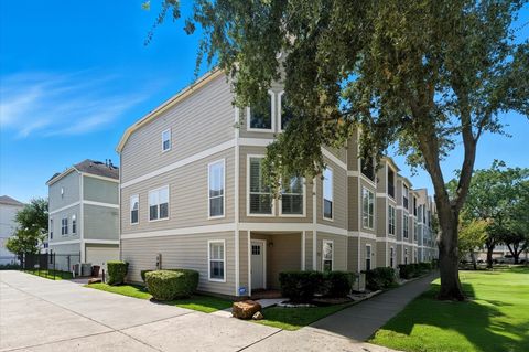 Photo of 1269 W 17th Street, Houston, TX 77008 (MLS # 29502485)