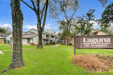Townhouse For Sale - 5809 Village Forest Court<br/> Houston, TX 77092