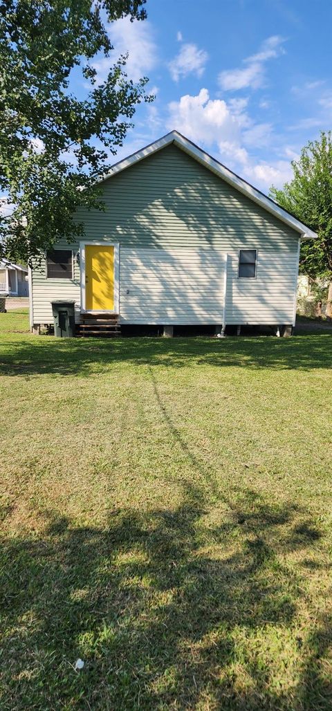 Photo of 950 Madison Avenue, Beaumont, TX 77701 (MLS # 91712787)