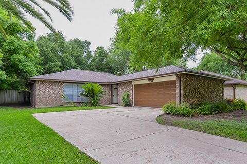 Photo of 2797 Tallowood Dr, League City, TX 77573 (MLS # 87041950) Photo of 2797 Tallowood Dr, League City, TX 77573 (MLS # 87041950)