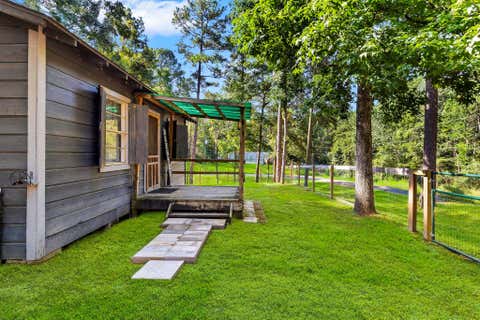 Photo of 126 Pine Ridge, Onalaska, TX 77360 (MLS # 23411807)