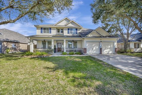 Homes For Sale - 1013 Victorian Court<br/> Seabrook, TX 77586