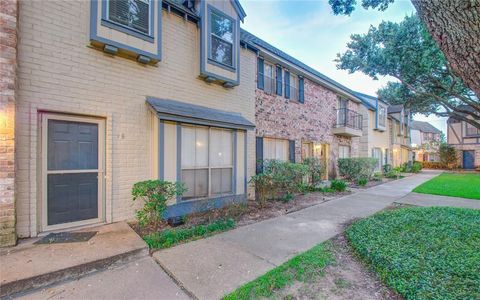 Photo of 14703 Barryknoll Lane #18, Houston, TX 77079 (MLS # 16101844)