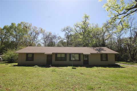Photo of 417 Myrtle Drive #B, Jacksonville, TX 75766 (MLS # 52611277)