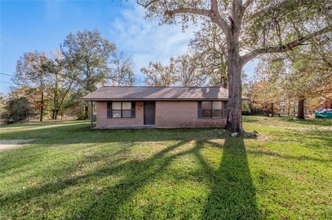 Photo of 39 Wire Road Loop, Huntsville, TX 77320 (MLS # 18109074)