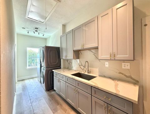 Photo of 805 10th Street #4, Galveston, TX 77550 (MLS # 68089537)
