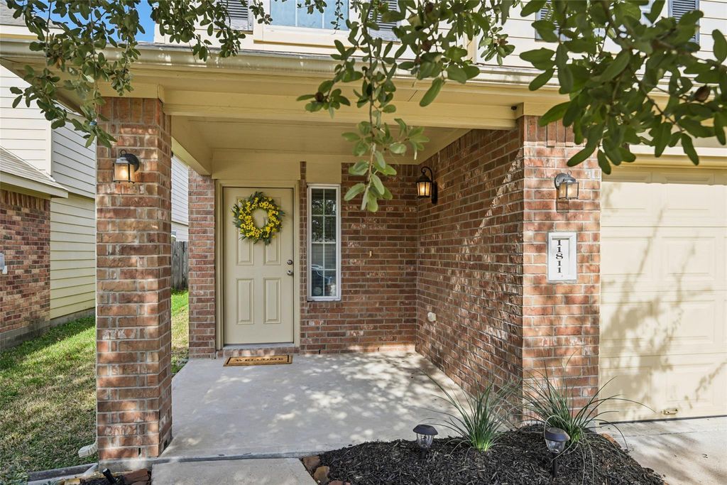 Photo of 11811 Red Hummingbird Drive, Houston, TX 77047 (MLS # 60314971)