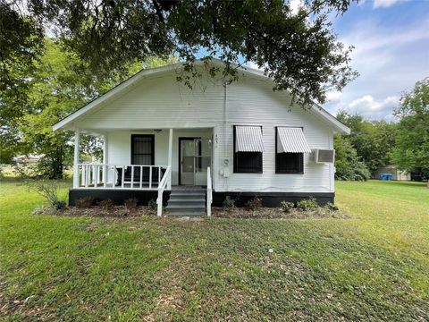 Photo of 405 Woodrow Jackson Drive, Navasota, TX 77868 (MLS # 53252154)