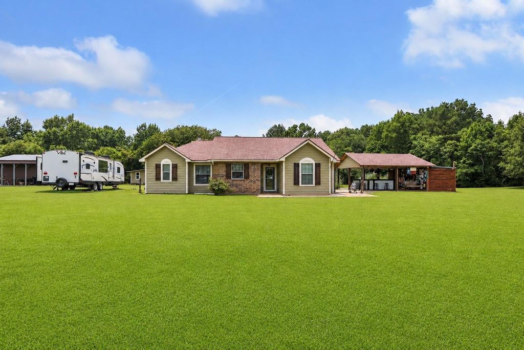 Photo of 1308 County Road 109, Devers, TX 77538 (MLS # 60238855)