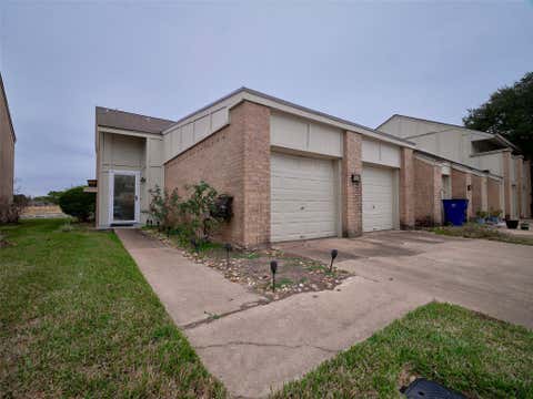 Homes For Sale - 1817 Veranda Drive<br/> West Columbia, TX 77486