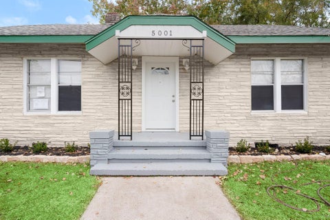 Photo of 5001 Mckinney St, Houston, TX 77023 (MLS # 26295255)