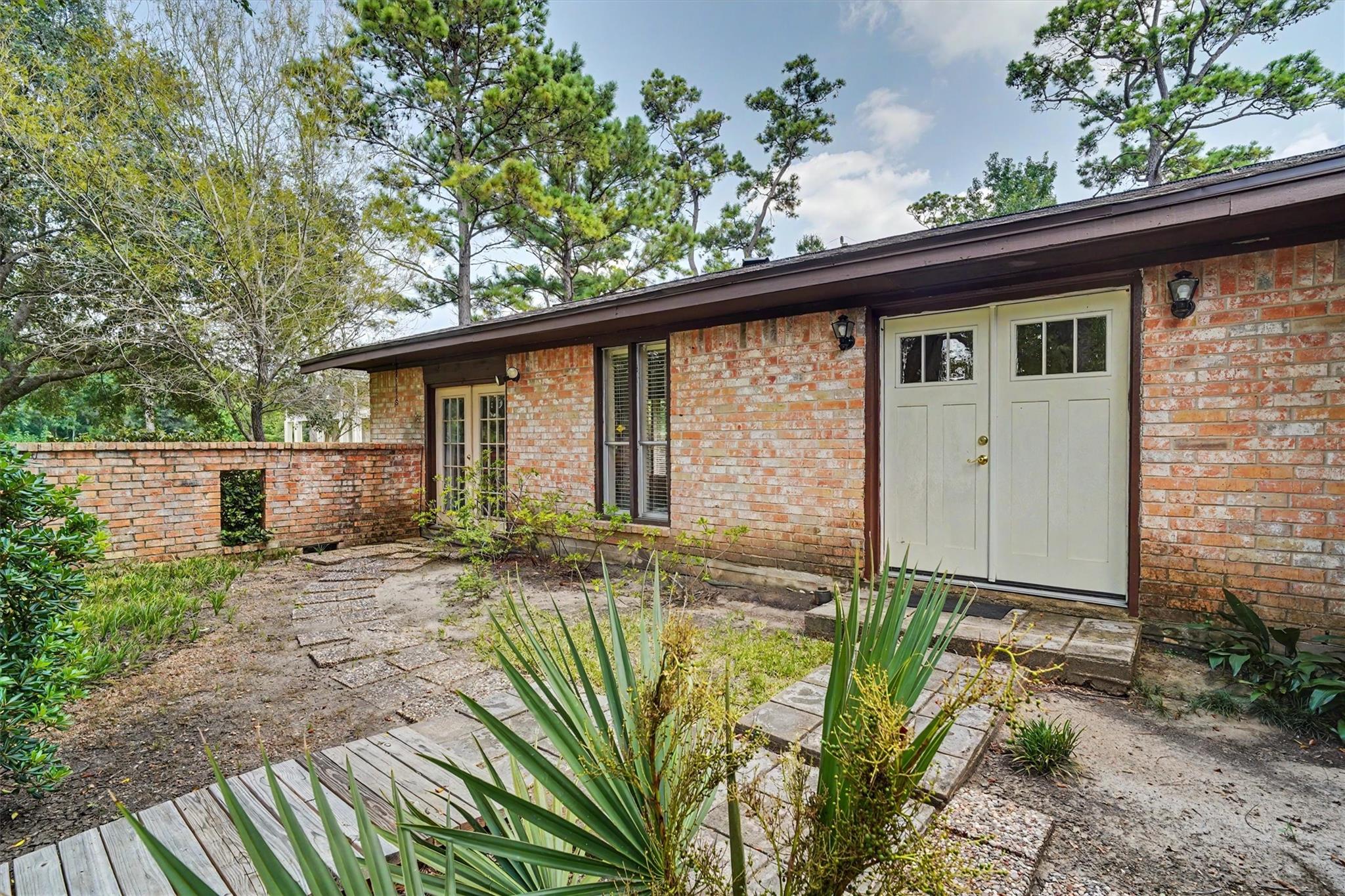 2301 Longwood Drive