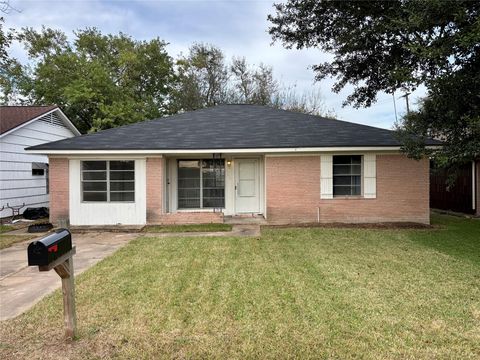 Photo of 706 W 7th Street, Freeport, TX 77541 (MLS # 46218661)