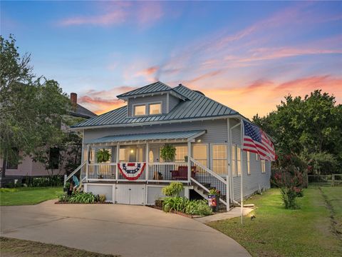 Photo of 205 Main Street, Palacios, TX 77465 (MLS # 17532690) Photo of 205 Main Street, Palacios, TX 77465 (MLS # 17532690)