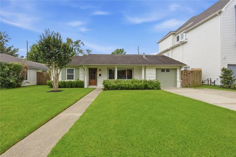 Photo of 2207 Saxon Drive, Houston, TX 77018 (MLS # 97850927)
