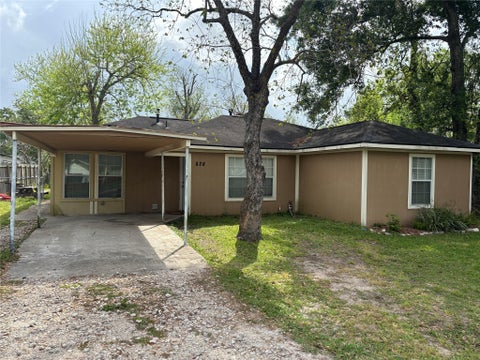 Homes For Sale - 828 N Chenango Street<br/> Angleton, TX 77515