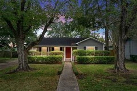 Photo of 1110 Woods Drive, Liberty, TX 77575 (MLS # 40268102)