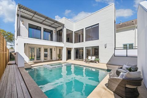 Homes For Sale - 427 W 27th Street<br/> Houston, TX 77008