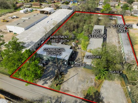 Photo of 4230 Creekmont Drive, Houston, TX 77091 (MLS # 97782216)