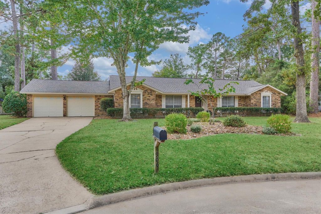 Photo of 1906 Maple Lakes Drive, Kingwood, TX 77339 (MLS # 23655145)