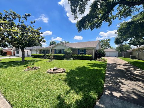 Photo of 5435 Cheena Drive, Houston, TX 77096 (MLS # 72813730)