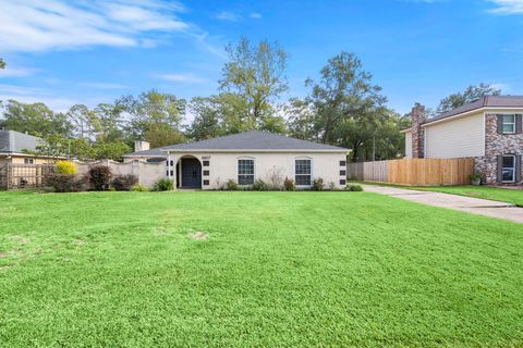 Photo of 6607 Apple Valley Lane, Houston, TX 77069 (MLS # 81545088)