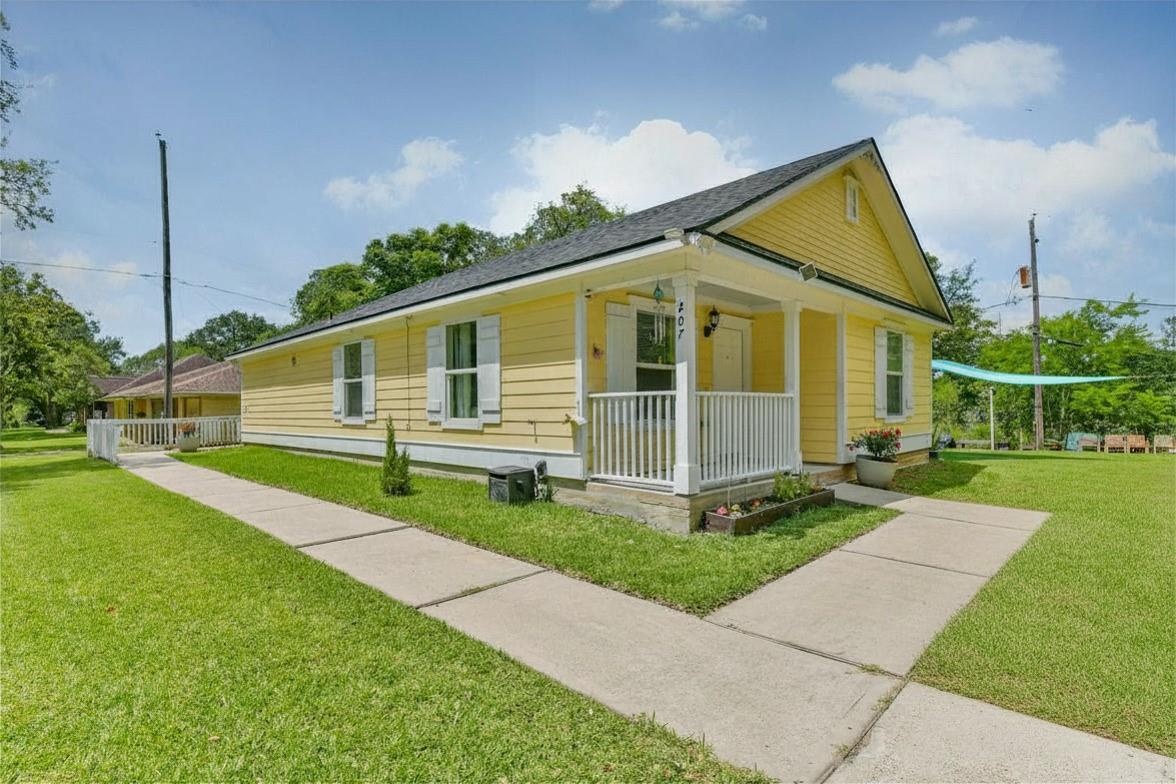 207 Oakridge Drive
