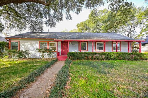 Photo of 1707 Key Street, Waller, TX 77484 (MLS # 45110030)