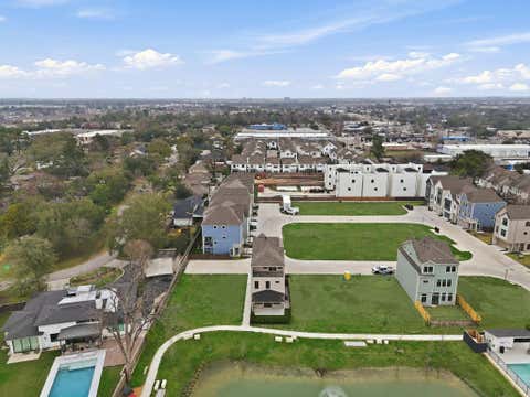 Photo of 8707 Padua Lane, Houston, TX 77055 (MLS # 98187093)