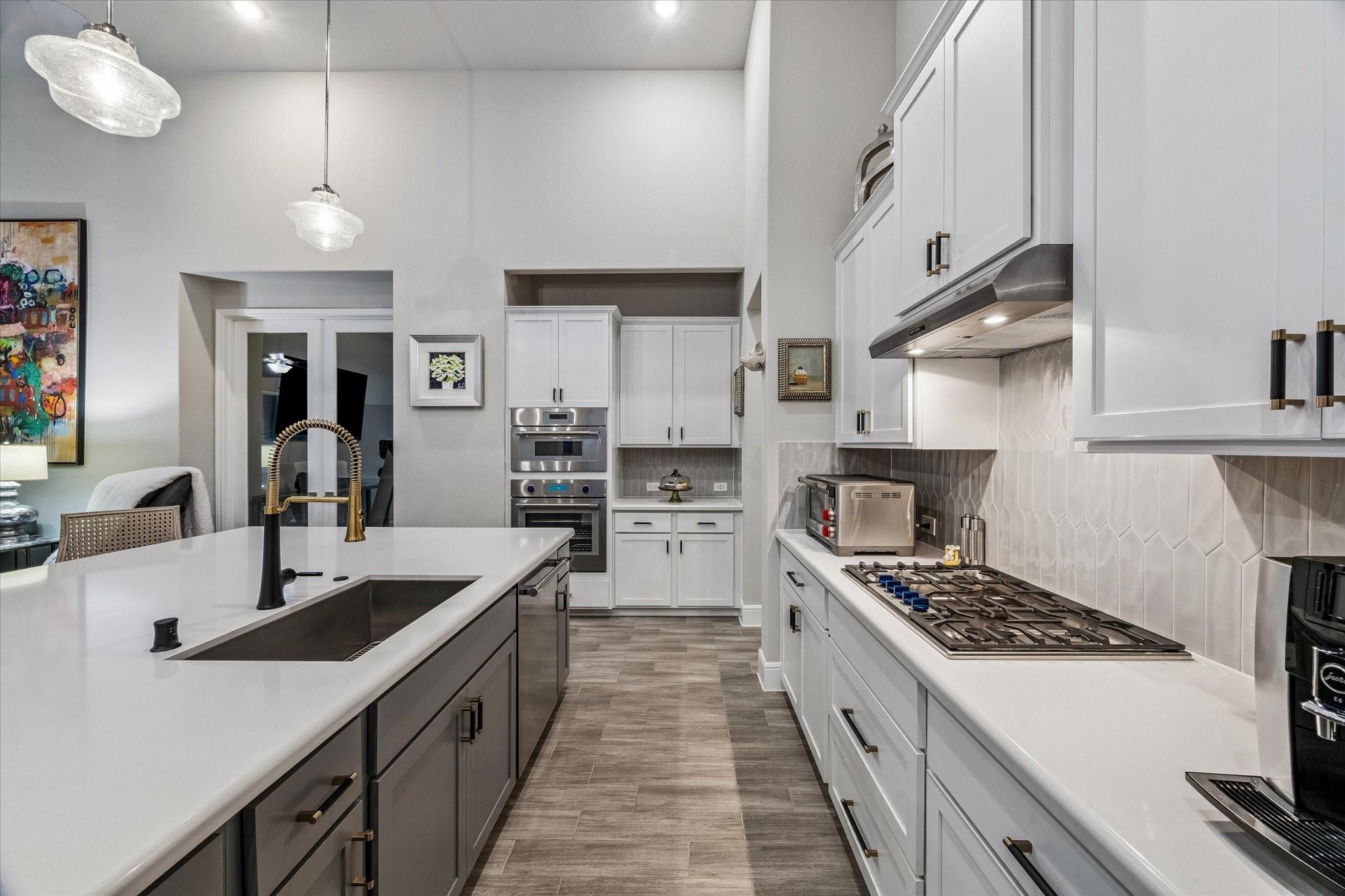 5016 Blooming Hibiscus Lane