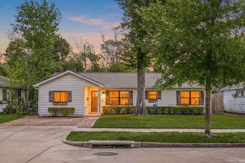 Photo of 1962 Norcrest Drive, Houston, TX 77055 (MLS # 40303876)