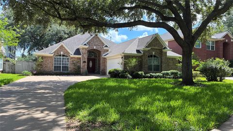 Homes For Rent - 2203 Summer Bay Court<br/> Sugar Land, TX 77478