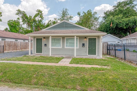 Homes For Rent - 915 Adele Street<br/> Houston, TX 77009