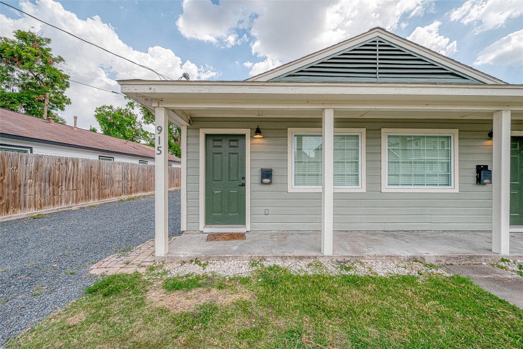 Photo of 915 Adele Street, Houston, TX 77009 (MLS # 52505721)