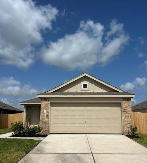 Homes For Sale - 910 Constitution Drive<br/> Bay City, TX 77414