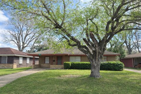 Photo of 1413 Brazos Avenue, La Marque, TX 77568 (MLS # 83599335)