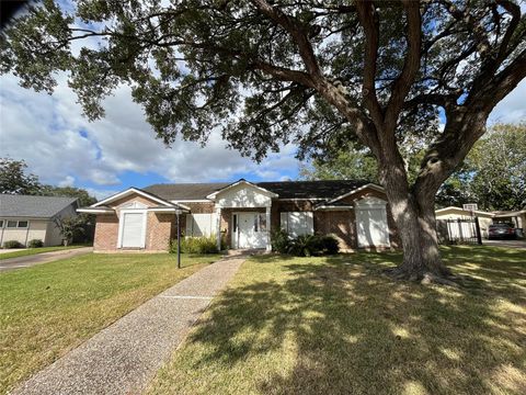 18203 Carriage Lane Nassau Bay TX 77058