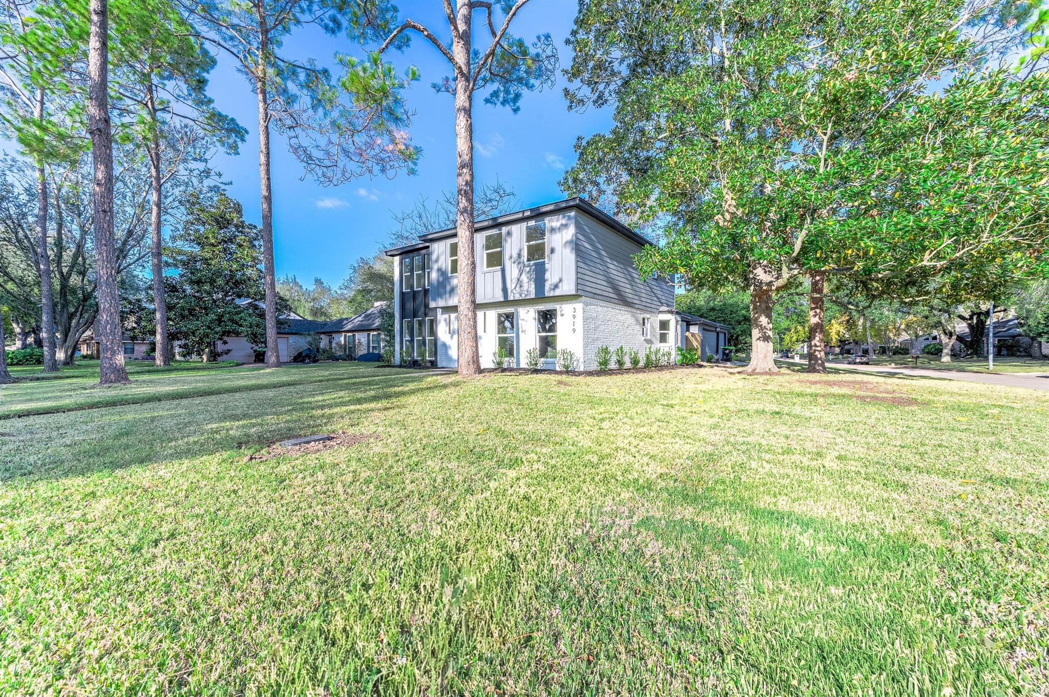 3919 Ridgeview Drive