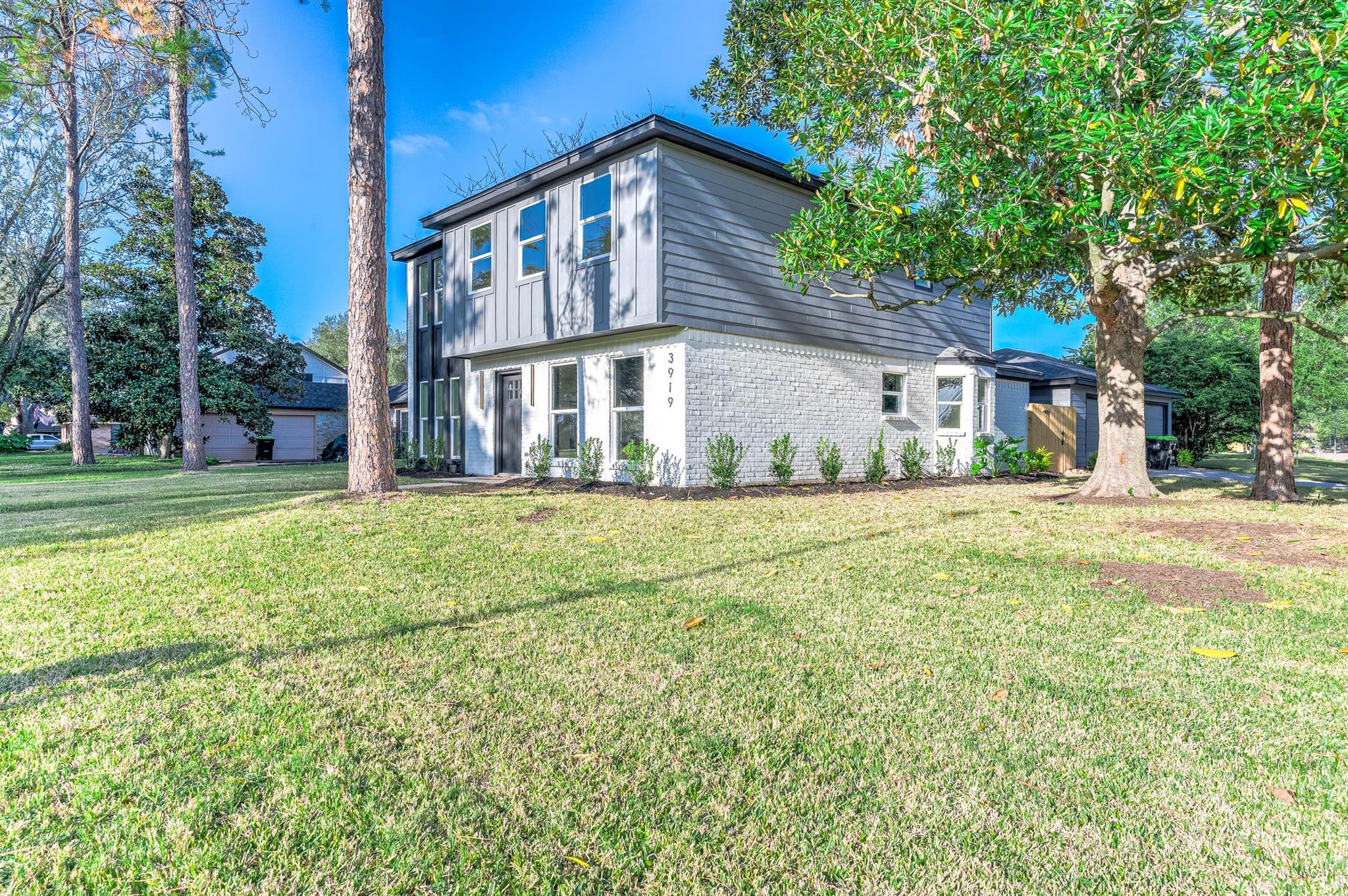 3919 Ridgeview Drive