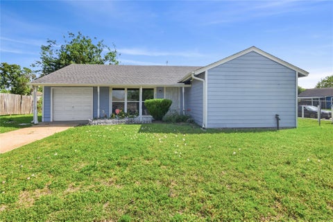 Photo of 6651 Crestmont Street, Houston, TX 77033 (MLS # 49813746)