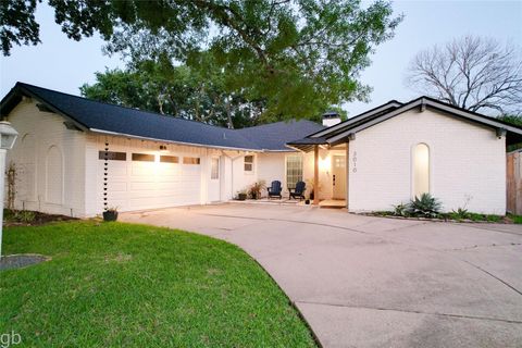 Photo of 3010 Broadmoor Drive, Sugar Land, TX 77478 (MLS # 85046377)